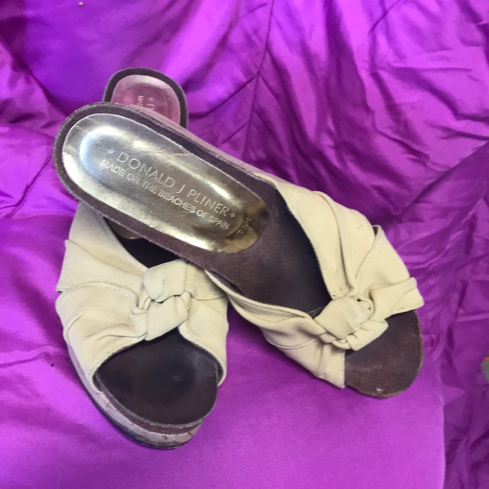 Donald Pliner Wedge heel made in Spain
